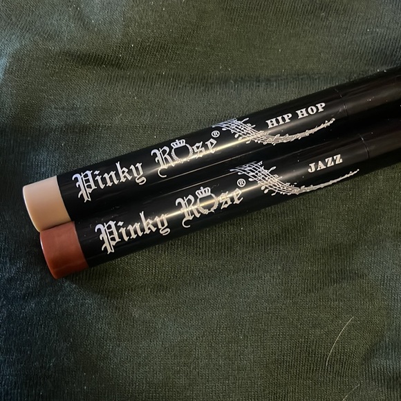 **PUMP YOUR BASS 2 multi-use makeup sticks** - Picture 4 of 4